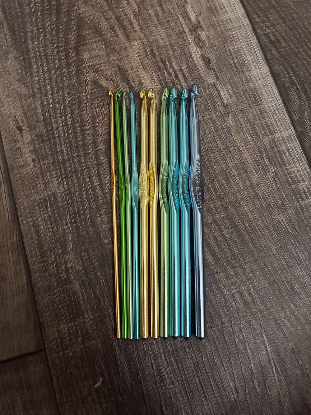 Boye Colorful Aluminum Crochet Hooks Set of 7 (2.75mm - 6.50mm)